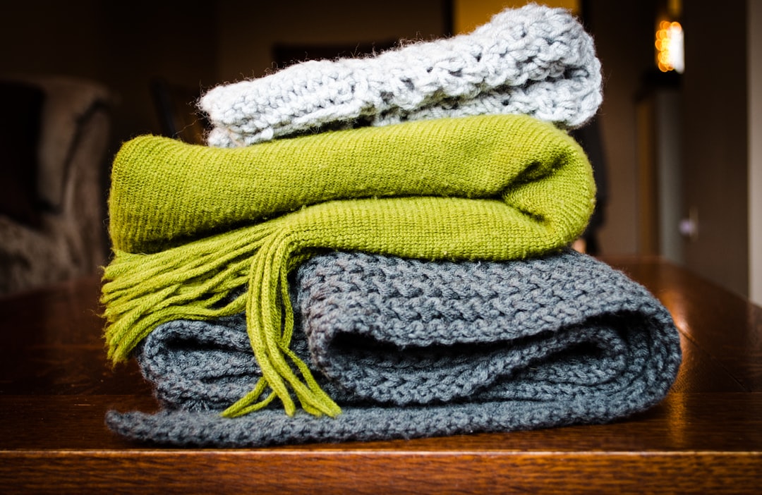 Fleece dekens in warme huiskamer. Fleece dekens in warme huiskamer.