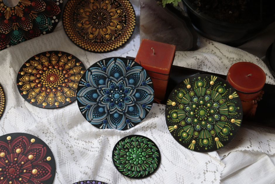 Herfstmandala met warme aardetinten en bladeren. Herfstmandala met warme aardetinten en bladeren.